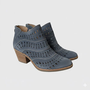 Söfft Suede Cutout Ankle Booties Gray 10M